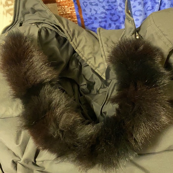 Moose Knuckles Coat - Picture 6 of 7